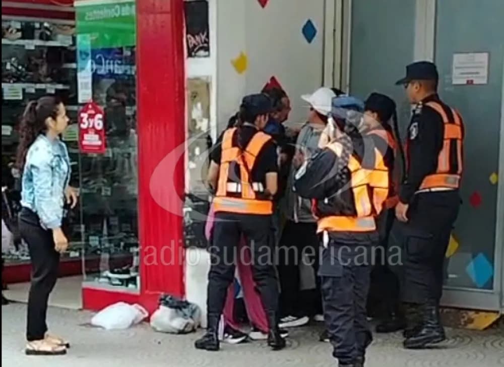 Portada de video: Una presunta infidelidad desató feroz pelea en plena Peatonal Junín