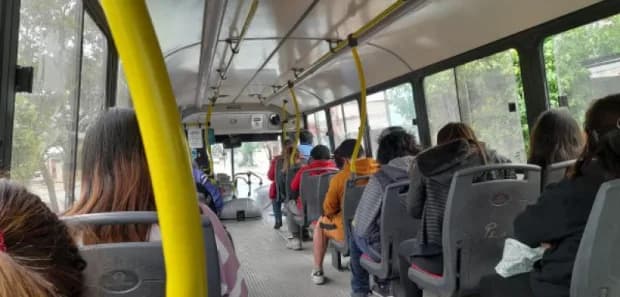 Demora en el pago de subsidios al transporte: trabajadores cobraron el 50% del salario