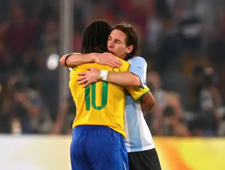 Ronaldinho le dedicó un emotivo mensaje a Messi tras su retiro de la Selección