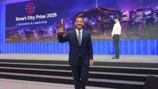 Ariel Sujarchuk ganó el Seoul Smart City Prize en Corea del Sur por su liderazgo en gobernanza e inteligencia artificial