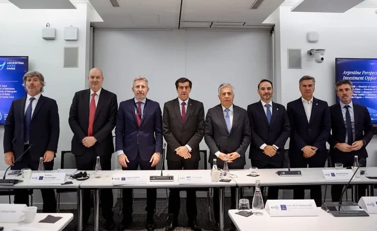 El gobernador Valdés con inversores en Francia y una gestión para reforzar la infraestructura energética