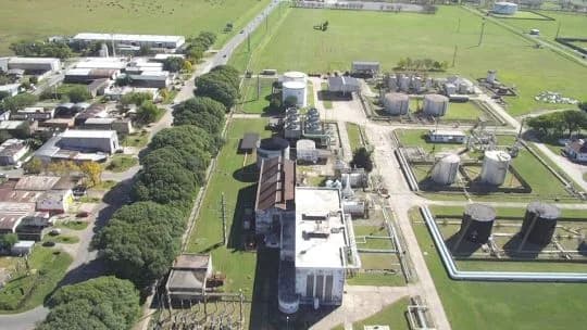 YPF producirá combustible renovable para aviones y firmó acuerdo con un comprador