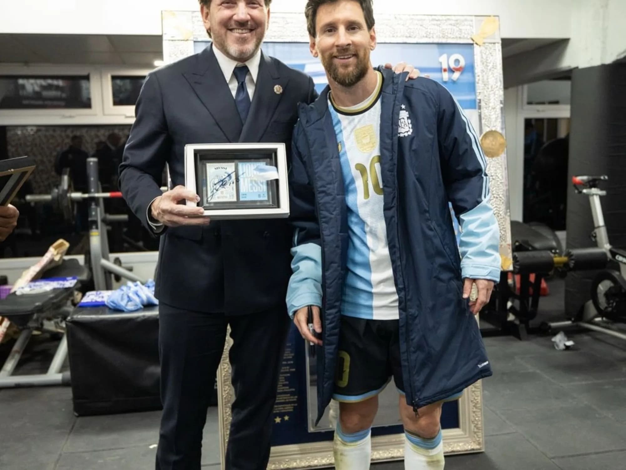 Los históricos y lujosos regalos de Alejandro Domínguez para Messi tras su despedida en la Seleccion