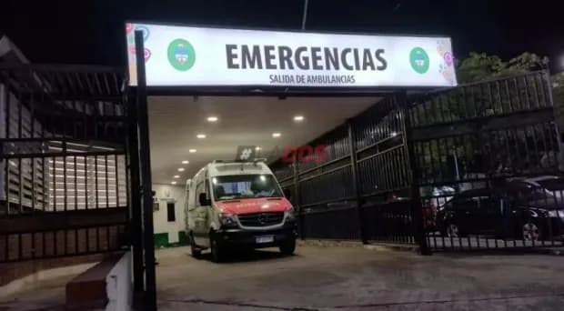 Motociclista atropelló a una madre que iba con su hija y terminó escapando