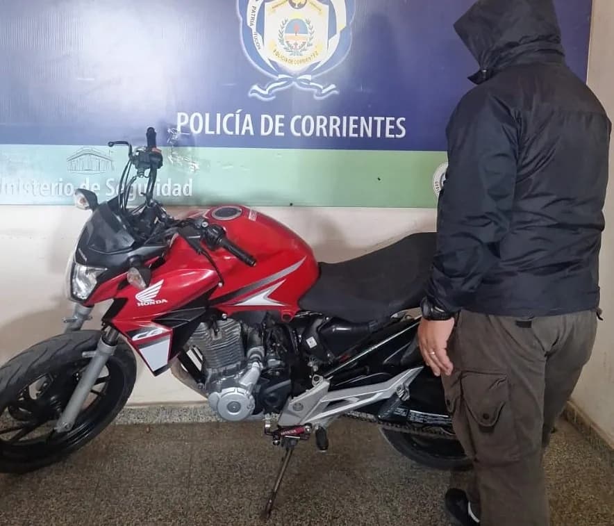Corrientes: llevaban una moto robada, vieron a la Policía y escaparon