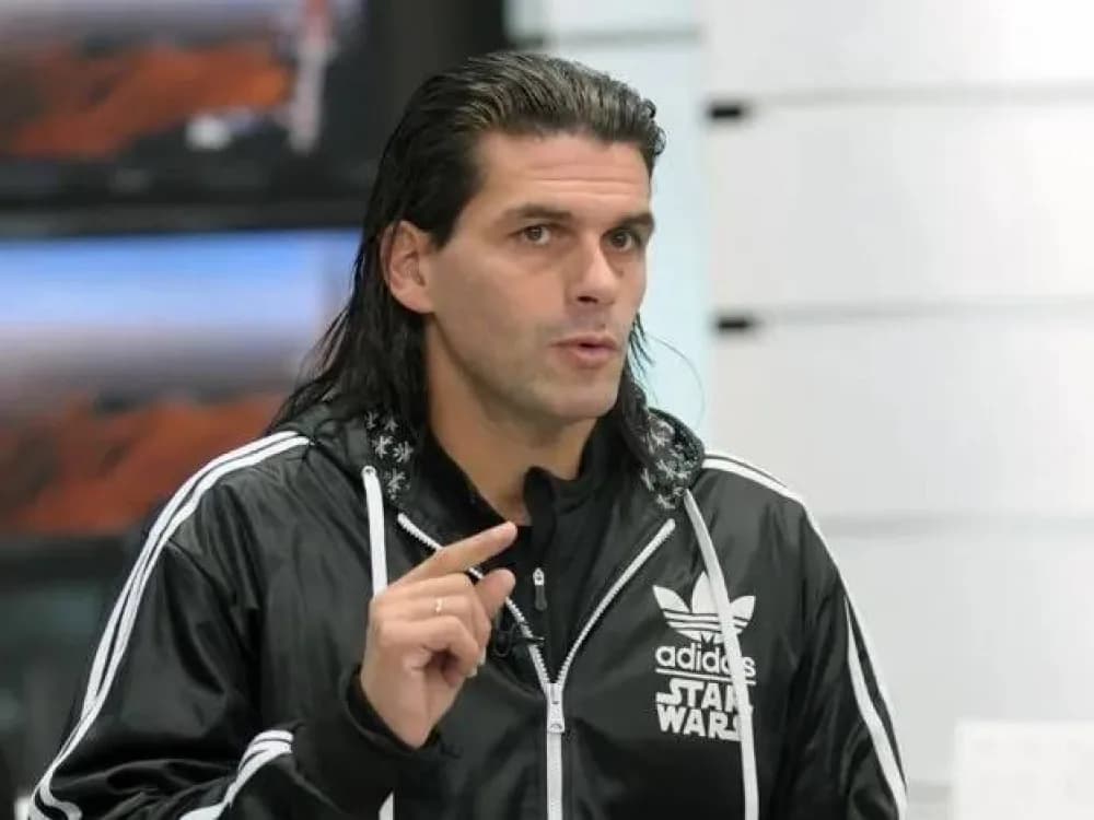 Acusan a Mancuso de vender títulos truchos de director técnico a estrellas sudamericanas