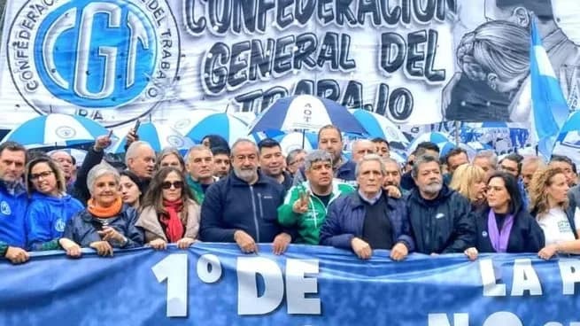 Marcha de la CGT en reclamo a la crisis de la industria nacional