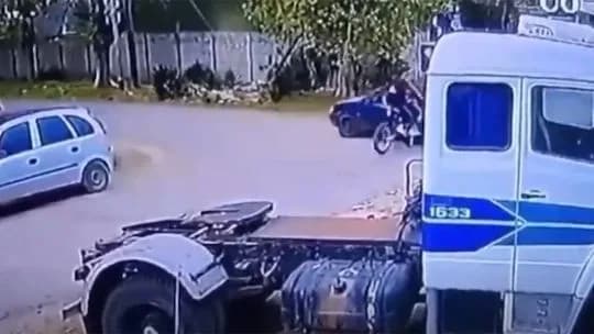 Moto, velocidad y sin casco: dos chicos de 13 y 14 años en terapia intensiva por terrible choque