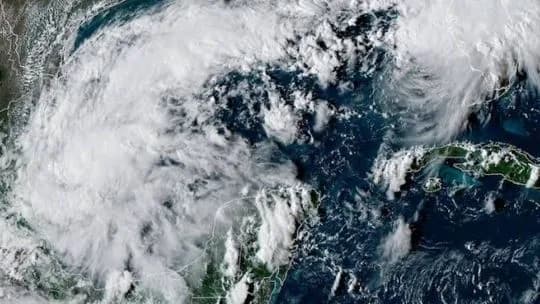 Vientos de 140 km/h y olas de más de dos metros: en RDC explicaron los riesgos del huracán que se acerca a Estados Unidos
