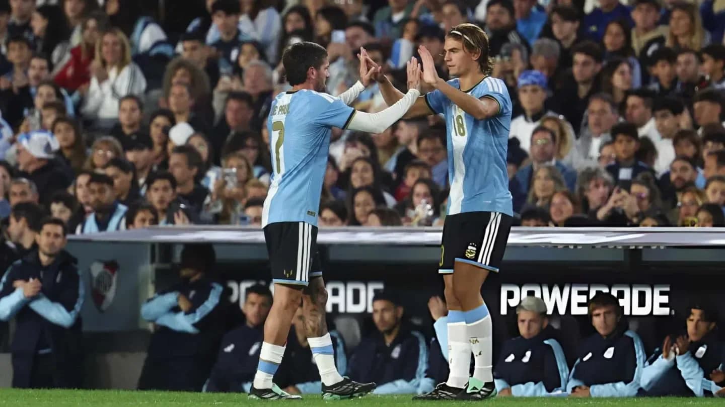 El guiño maradoneano de De Paul a Nico Paz tras la despedida de Messi: "Pase, maestro..." - TyC Sports