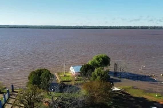 Cuatro ciudades superaron el nivel de alerta y en Paso de los Libres crecen los evacuados