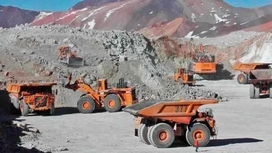La minería creció más de 8% en agosto, impulsada por Vaca Muerta