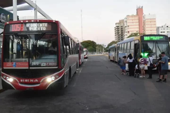 La UTA amenaza con parar el servicio si no abonan el 50% del sueldo restante