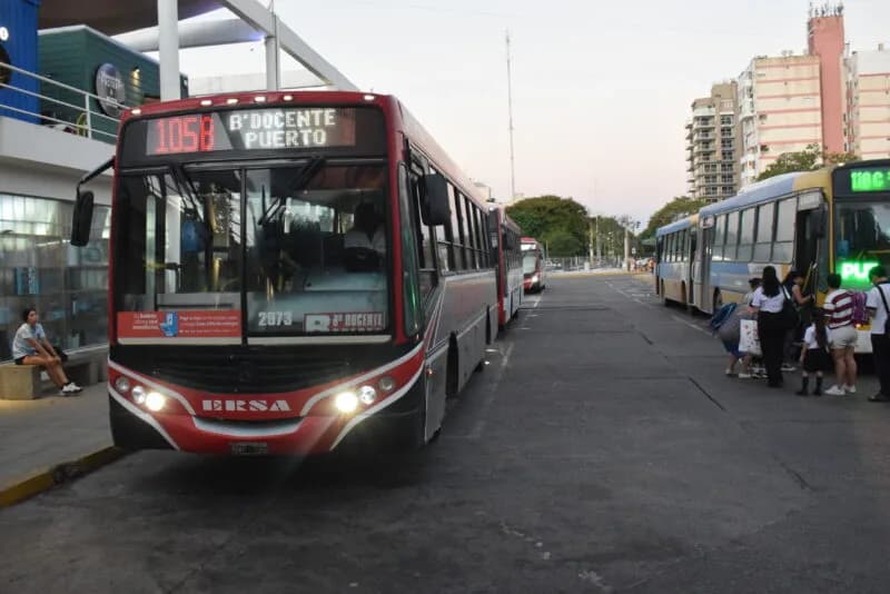 Colectivos: amenazan con un paro total después del mediodía