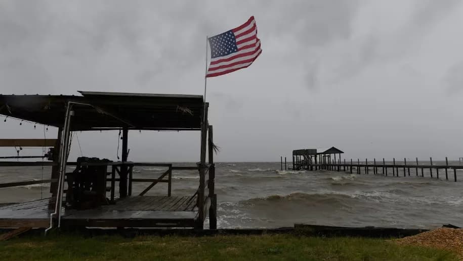 Trump declaró la emergencia federal en Alabama y Florida por el huracán Isaías