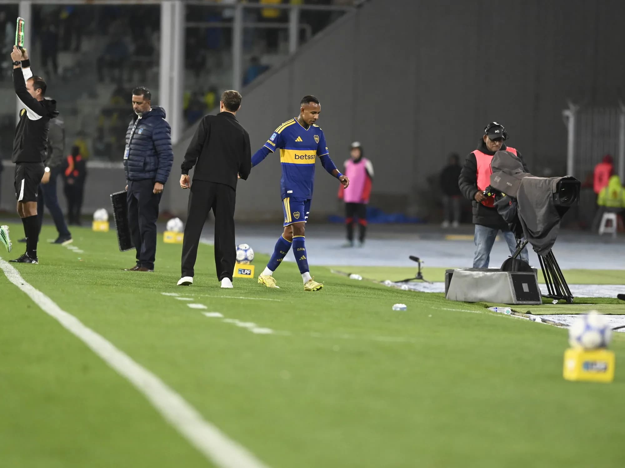 Paredes lesionado: los videos que preocupan a todo Boca