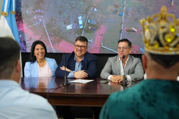 Con singular brillo, Paso de los Libres lanzó su Carnaval 2027 en Casa de Gobierno