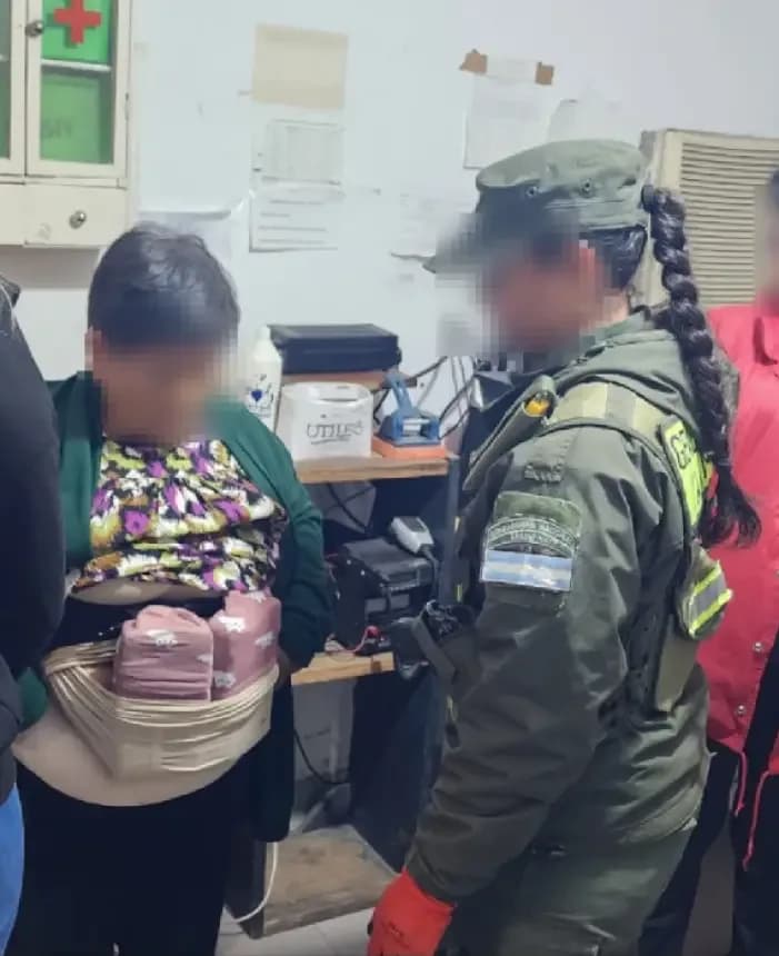 Detienen a dos mujeres que transportaban más de 4 kilos de cocaína adosados al cuerpo