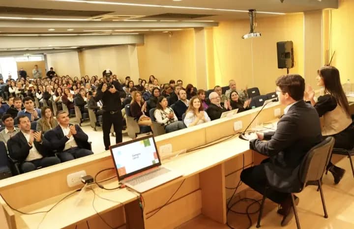 Programas de Formación de la Escuela de Gobierno: más de 500 egresados recibieron certificados