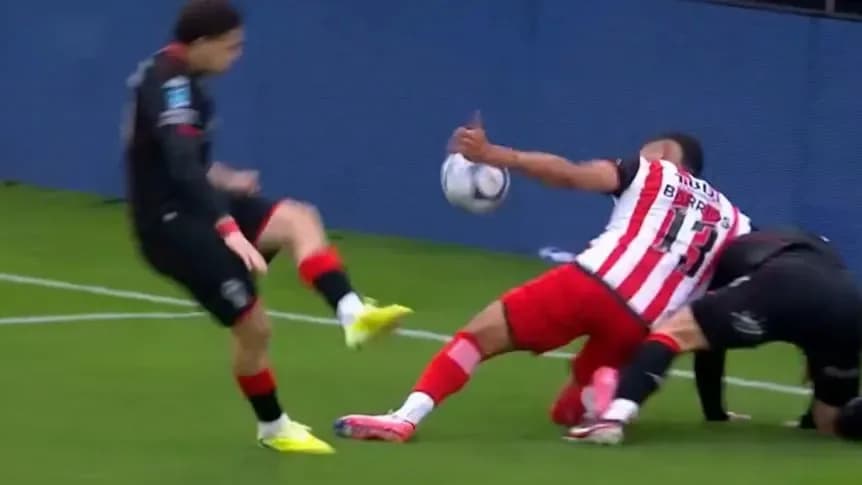 La mano por la que todo Huracán pidió penal contra Barracas Central - TyC Sports