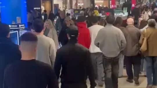 Milei volvió a mostrar un shopping lleno de gente como prueba del consumo: las críticas se multiplicaron en X
