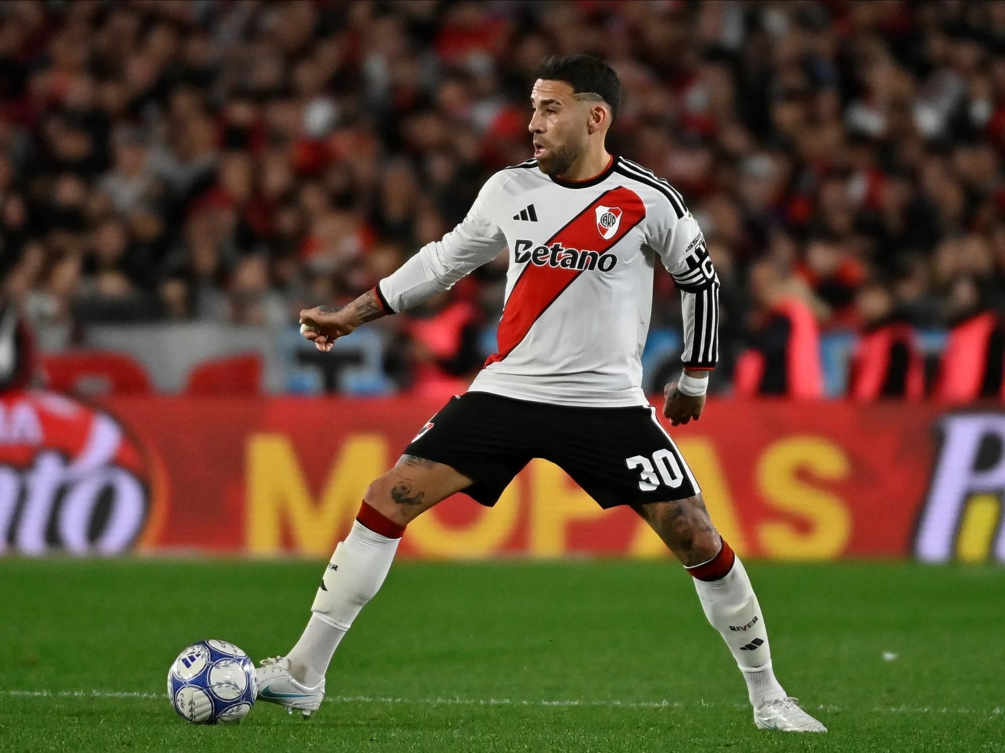 Otamendi: “El objetivo es ganar los cinco partidos que quedan”