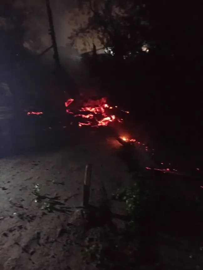 Un incendio destruyó una vivienda y mató a un perrito