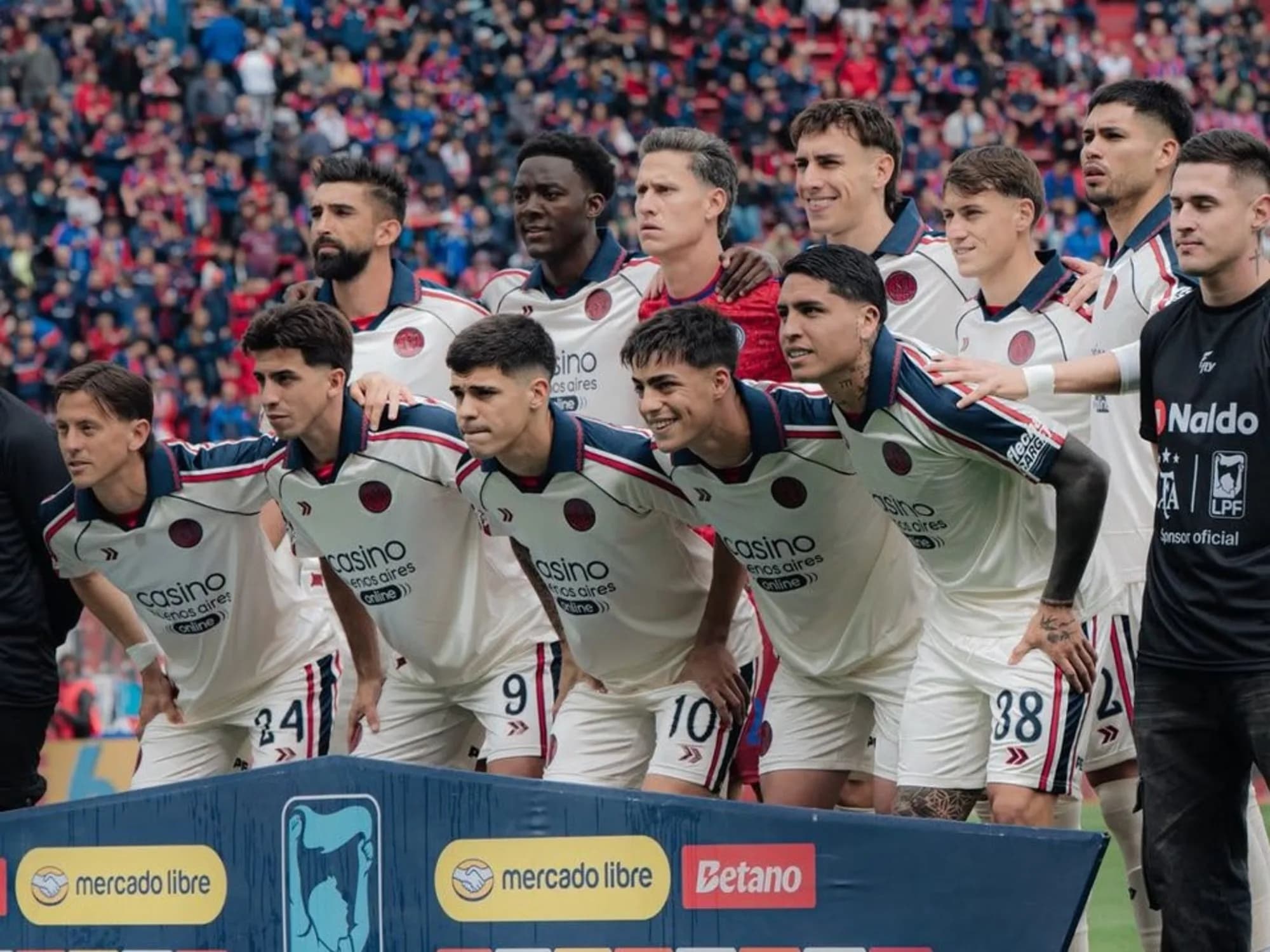 Clima caliente en San Lorenzo: silbidos en la salida del equipo, el "jugadores mediocres" y cancha al 50%
