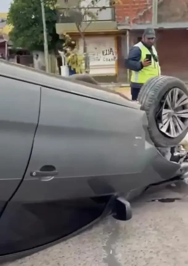 Un auto volcó en Cazadores Correntinos y el conductor dio positivo en alcoholemia
