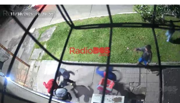 Violento robo "piraña" en un barrio de Corrientes: apuñalaron a trabajador de delivery