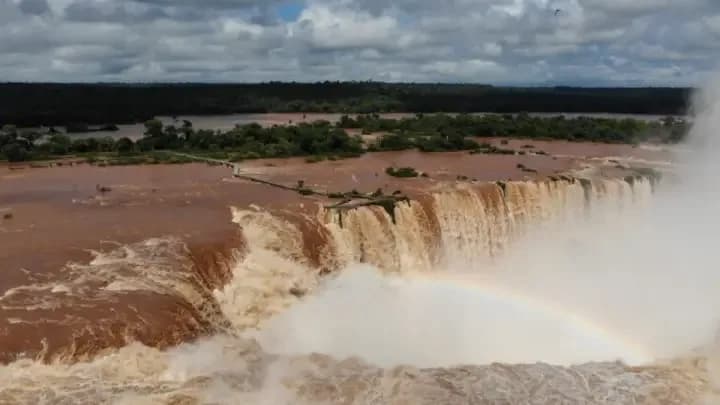Restringieron el acceso al Parque Nacional Iguazú por la crecida extraordinaria del río