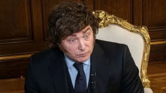 Milei dijo que los rumores de renuncia de Toto Caputo “son una pelotudez del tamaño de una casa”