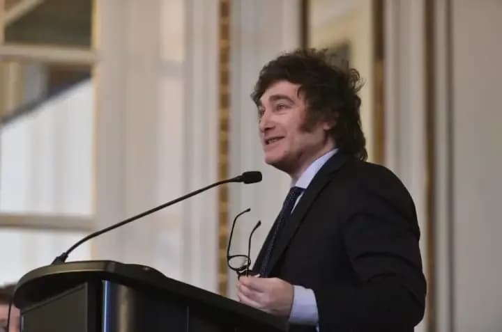Milei aseguró que tendrá USD 125.000 millones para enfrentar una corrida cambiaria en 2027