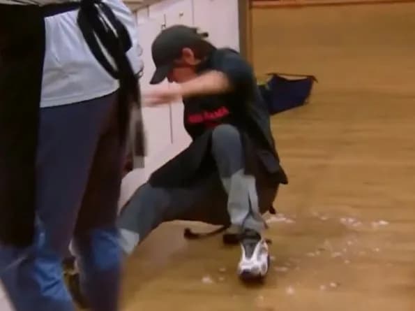 Hernán Coronel de Mala Fama sufrió una caída en MasterChef Celebrity