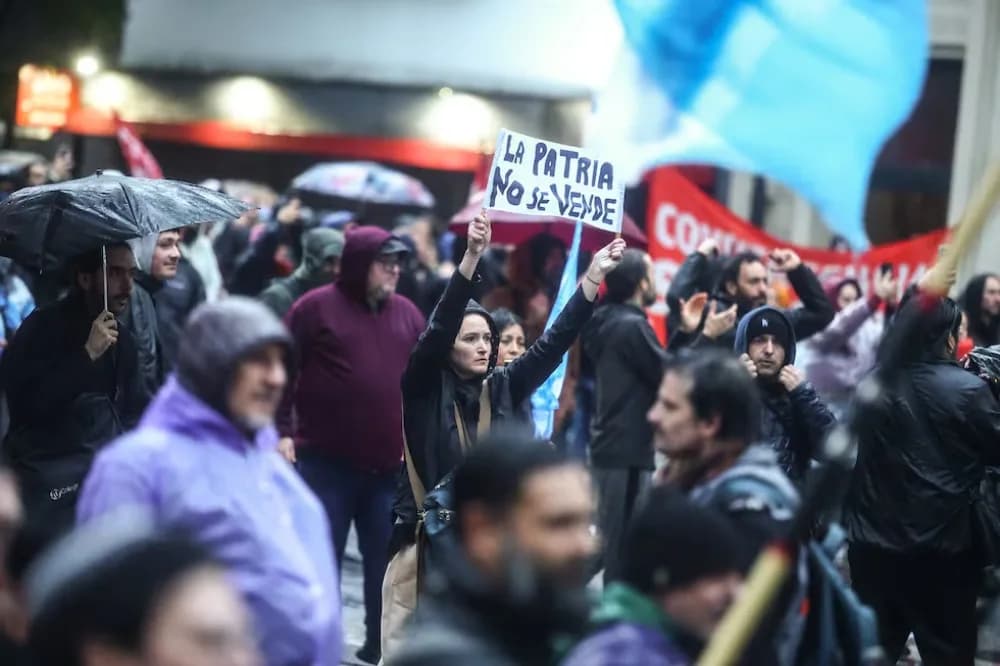 Ley de tierras: convocan a marchar al Congreso en rechazo al DNU 70