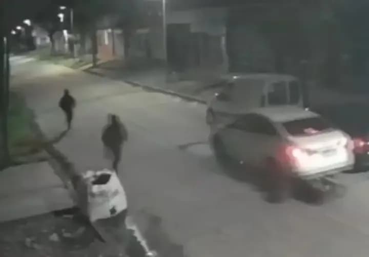 Balearon a un remisero para robarle el auto mientras esperaba a una pasajera