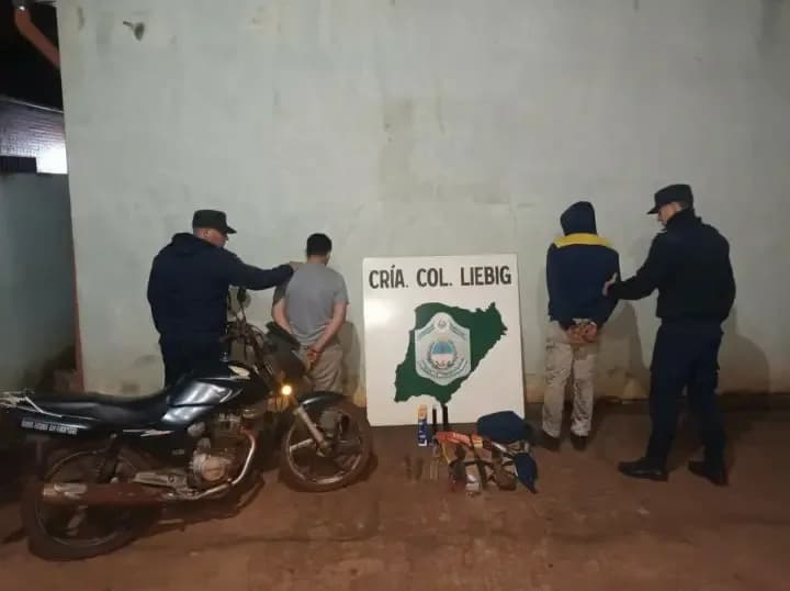 Demoraron a dos cazadores furtivos con armas largas y cuchillos