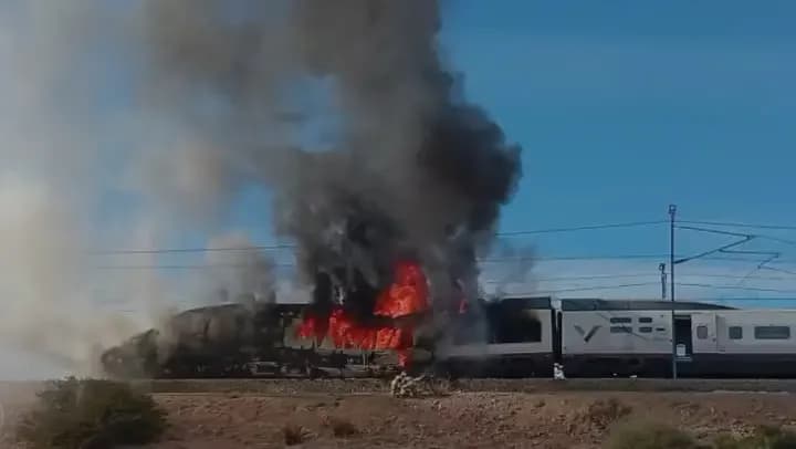 Se incendió un tren de alta velocidad que iba de Madrid a Barcelona y evacuaron a 283 pasajeros