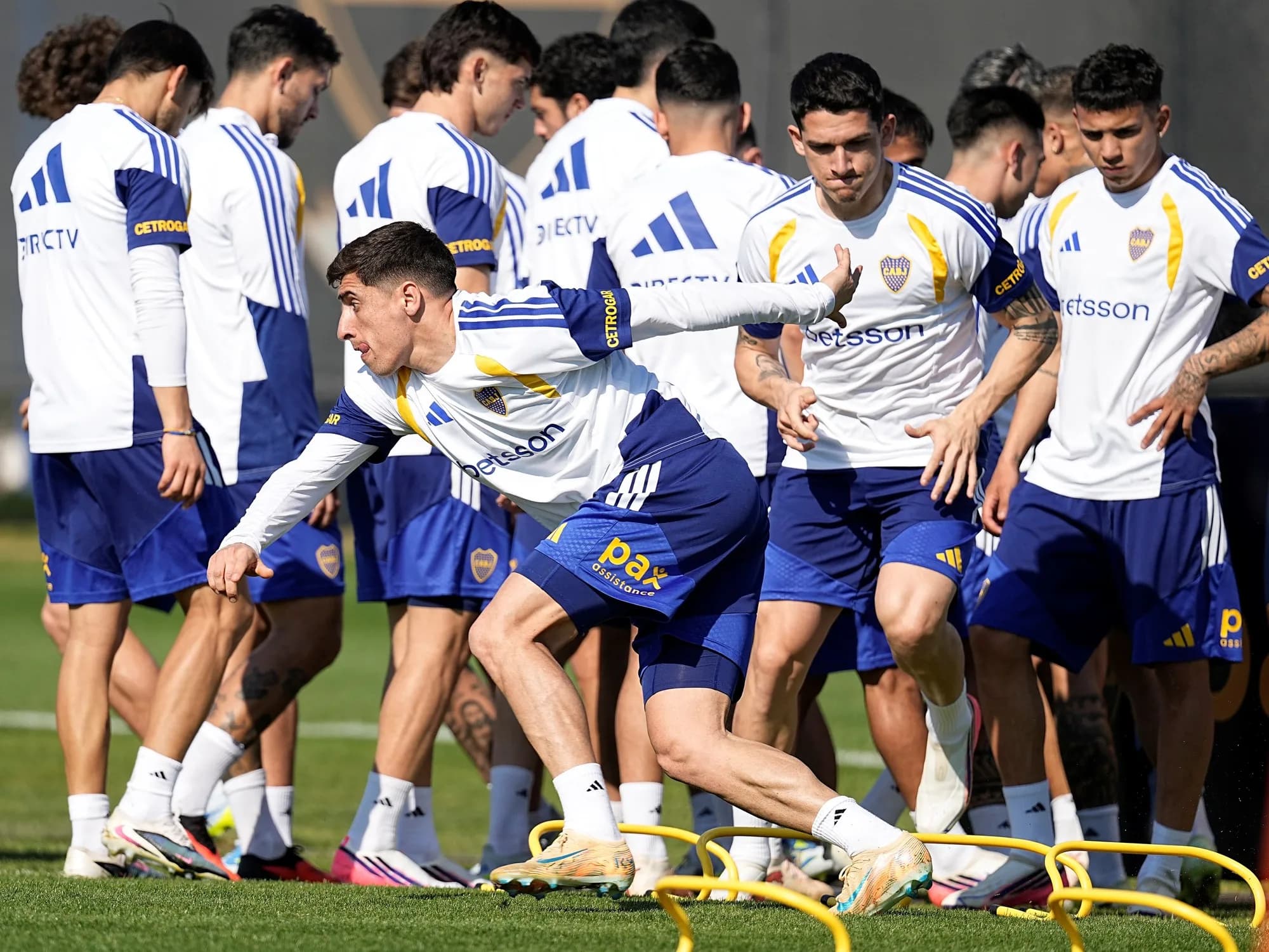 La duda en el 11 de Boca para recibir a Vasco: cuánto cambiar por la ausencia de Paredes