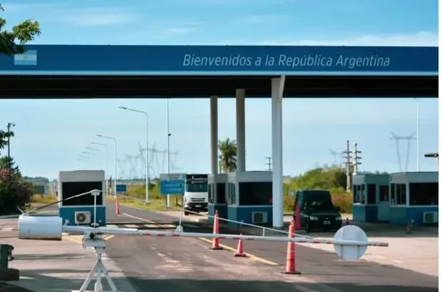 La EBY dispuso el cierre del paso internacional Ituzaingó - Ayolas