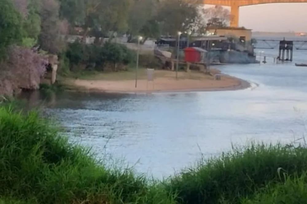 Corrientes auxilia a los primeros autoevacuados y el Paraná sube
