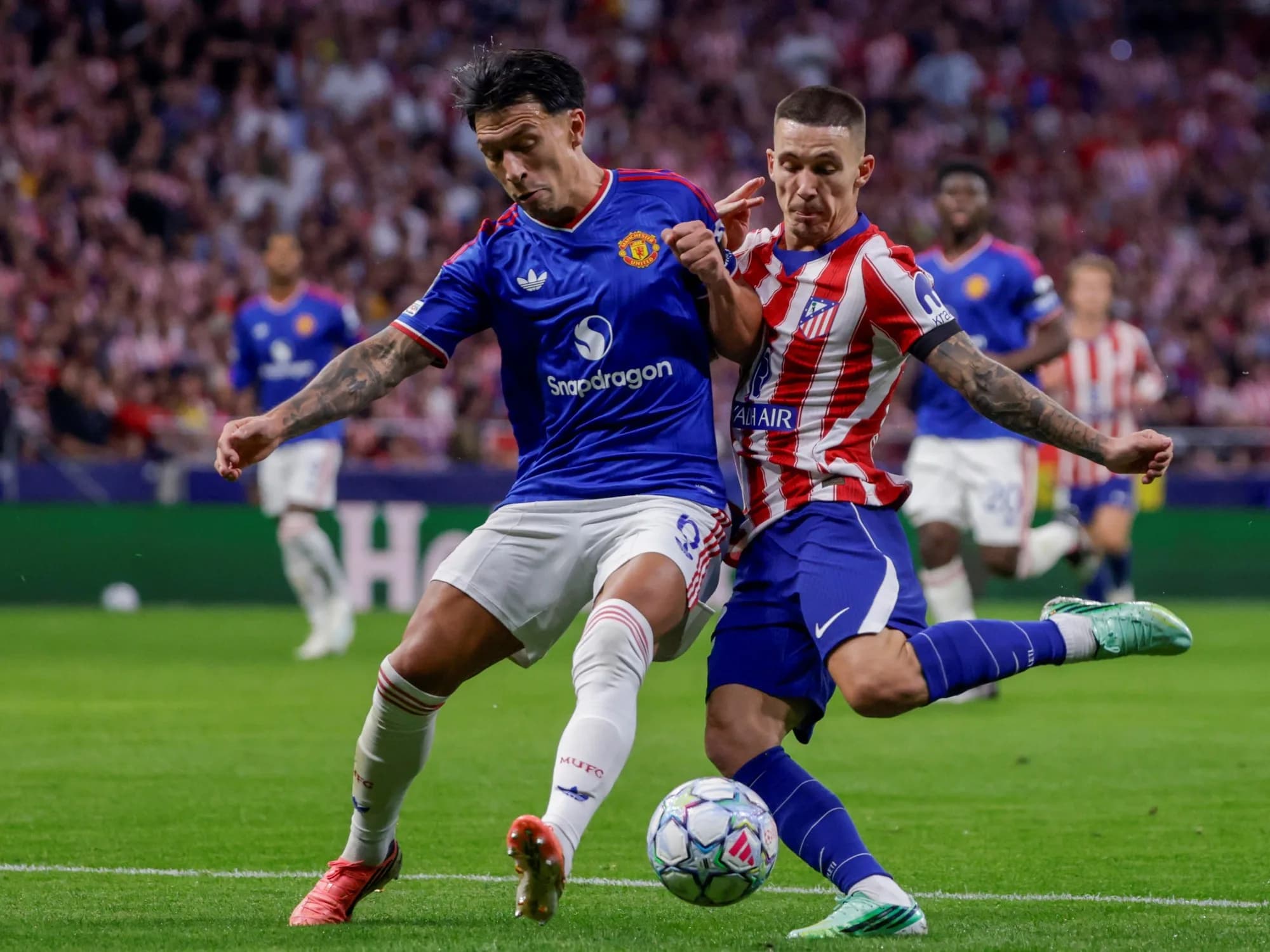 Rooney, Ferdinand y Carragher cuestionaron a Lisandro Martínez tras sus fuertes dichos