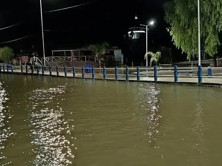 El Paraná desbordó en la costanera de Itatí