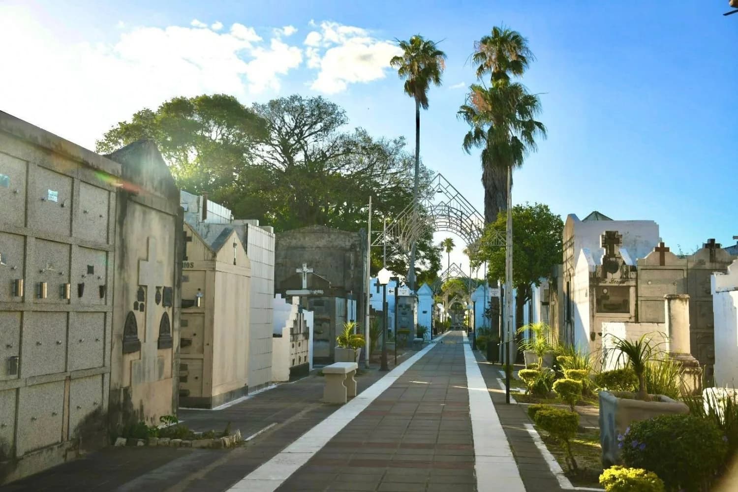 Día de la Madre en Corrientes: horarios especiales y misas en los cementerios