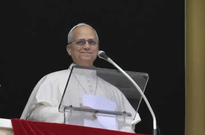 El Papa tuvo una "evolución posoperatoria normal" y caminó por la habitación