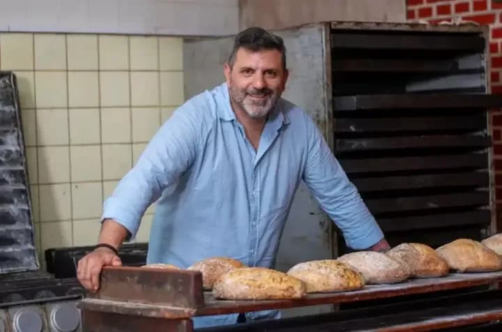 Un control de rutina detectó el cáncer de pulmón de un chef que volvió a trabajar a los 10 días de la operación