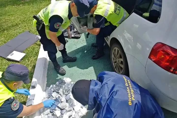 Llevaban más de 38 mil pastillas de Rohypnol en un auto y detuvieron a un influencer