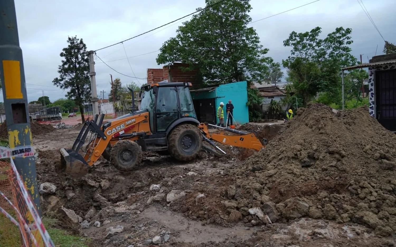 Construyen un nuevo desagüe en avenida Frondizi para mejorar el drenaje en Corrientes