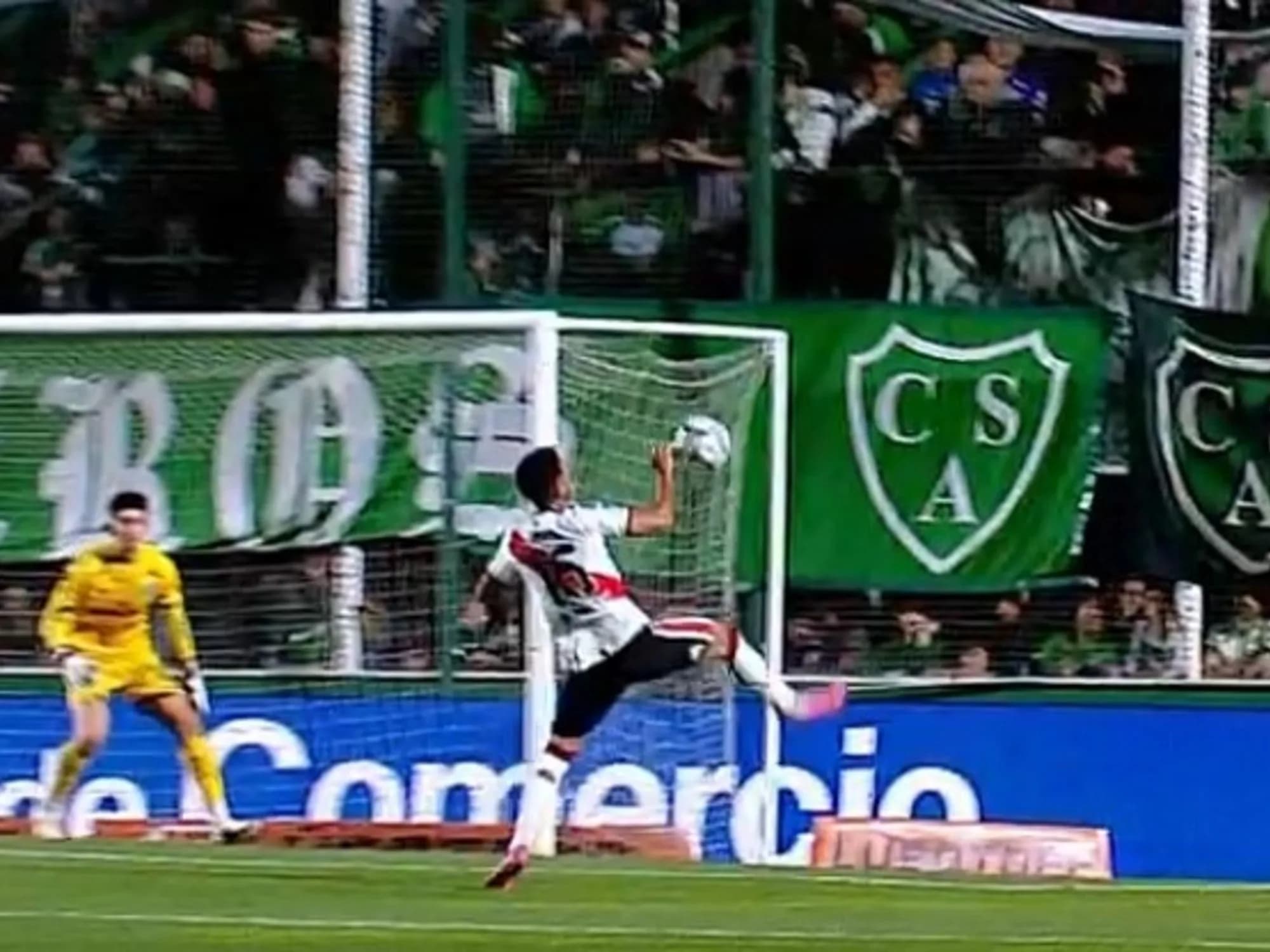 Análisis de la polémica: ¿por qué anularon el gol de River ante Sarmiento?