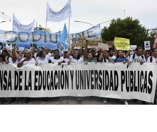 Marcha Federal por las universidades públicas: UNNE se moviliza en Corrientes y Resistencia